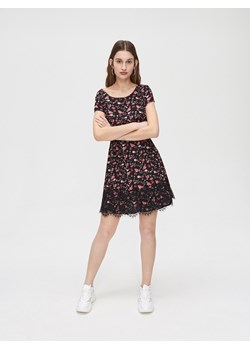 Cropp - Sukienka mini w kwiaty - czarny ze sklepu Cropp w kategorii Sukienki - zdjęcie 82245748