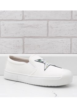 Białe trampki wsuwane z gwiazdką JT28-41 ze sklepu gemre w kategorii Trampki damskie - zdjęcie 83630959