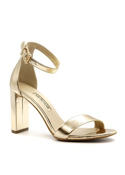 Złote skórzane sandały na wysokim słupku 33G ze sklepu NESCIOR w kategorii Sandały damskie - zdjęcie 84032158