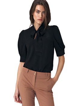 Elegancka czarna bluzka z wiązaniem na dekolcie - B107 ze sklepu Świat Bielizny w kategorii Bluzki damskie - zdjęcie 85556825