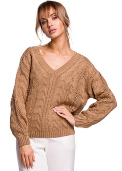 M510 Ażurowy sweter z dekoltem w serek - beżowy ze sklepu Świat Bielizny w kategorii Swetry damskie - zdjęcie 89472788