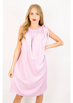 LUŹNA RÓŻOWA SUKIENKA Z WIĄZANIEM NA RAMIENIU ze sklepu olika.com.pl w kategorii Sukienki - zdjęcie 93132806