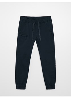 Cropp - Spodnie typu jogger - granatowy ze sklepu Cropp w kategorii Spodnie męskie - zdjęcie 95854927