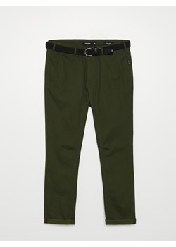 Cropp - Spodnie chino z paskiem - zielony ze sklepu Cropp w kategorii Spodnie męskie - zdjęcie 98973216