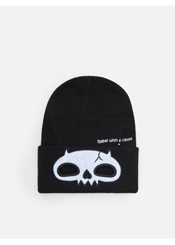 Cropp - Czapka beanie z naszywką - czarny ze sklepu Cropp w kategorii Czapki zimowe męskie - zdjęcie 99511565