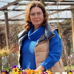 60-latko, włóż to do golfu, a będziesz wyglądać bardziej elegancko. Robi tak Kidawa-Błońska