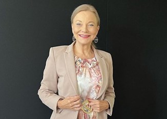 69-letnia Laura Łącz pokazała się w sukience. Fani: „Klasa sama w sobie” 