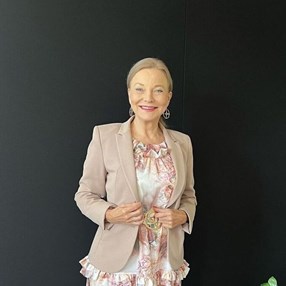 69-letnia Laura Łącz pokazała się w sukience. Fani: „Klasa sama w sobie”