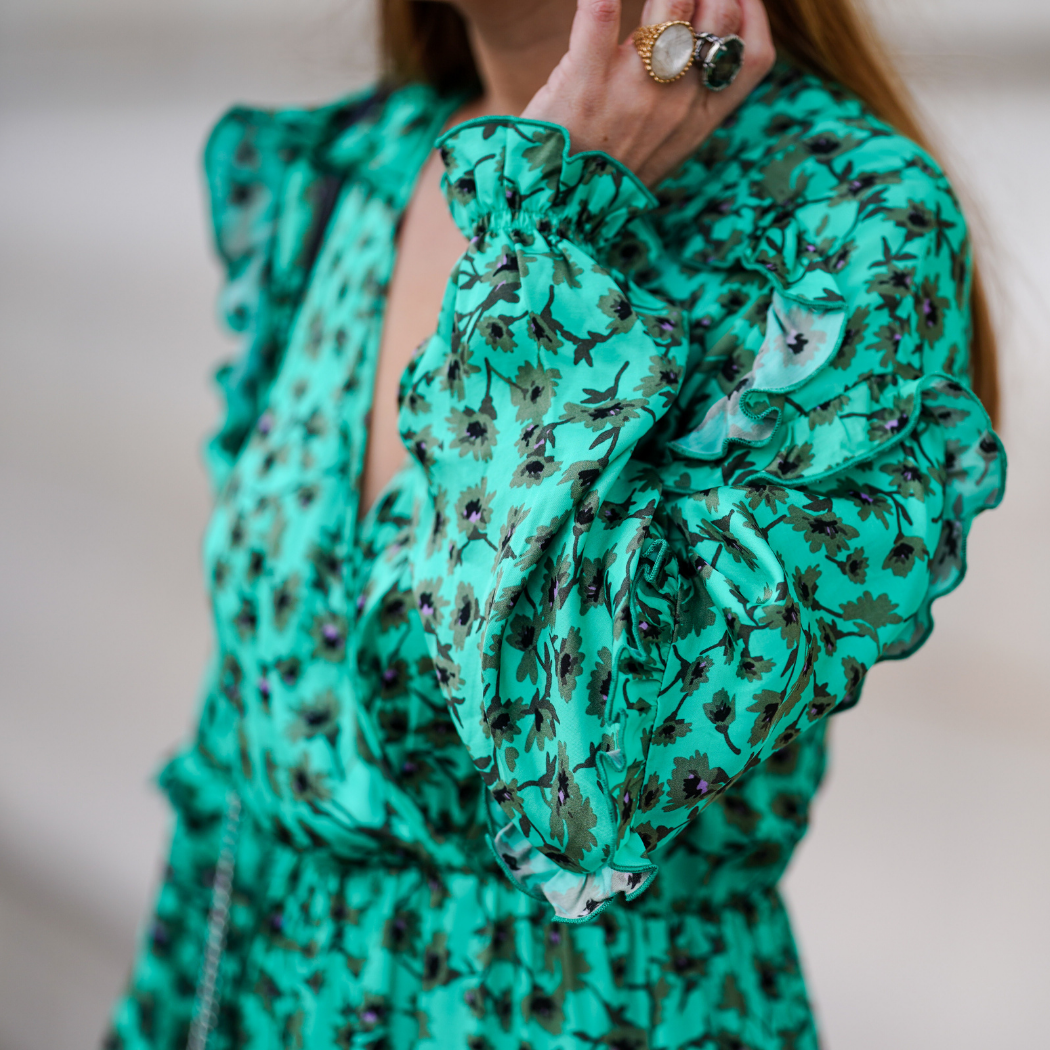 7 powodów, dla których warto mieć w szafie sukienkę w kwiaty [STYLISTKA PODPOWIADA]