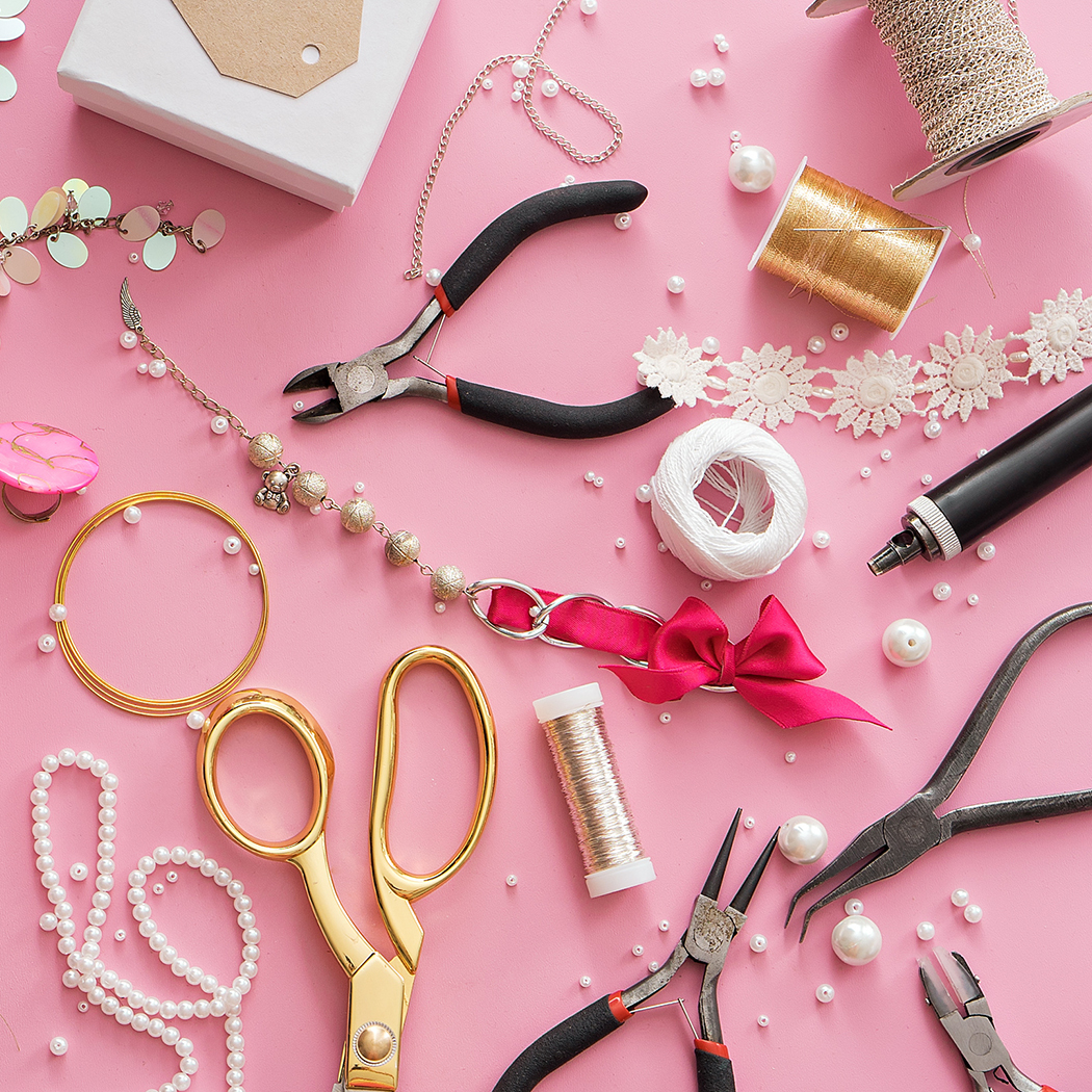 Biżuteria handmade krok po kroku. Jak zacząć? Jakie akcesoria będą Ci potrzebne? [PORADNIK]