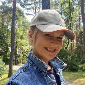 Blond Grażyny Torbickiej to ideał dla 60-latek. To zdjęcie pokaż fryzjerowi