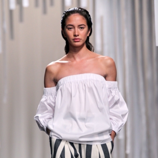 Bluzka damska z odkrytymi ramionami