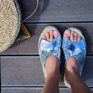 Buty damskie Birkenstock - klapki, sandały i japonki w stylizacjach. Jak je nosić? - zdjęcie produktu