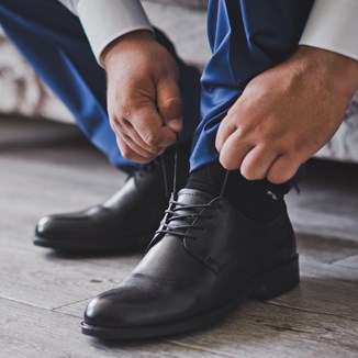 Buty męskie na studniówkę – jakie wybrać? Przegląd eleganckiego obuwia na bal maturalny  - zdjęcie produktu
