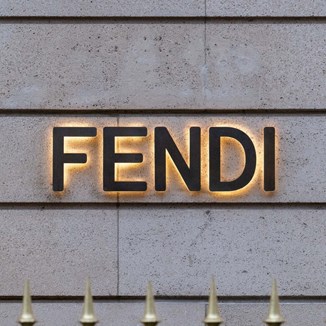 Co to jest Fendi? Poznaj lepiej jeden z najsłynniejszych domów mody na świecie  - zdjęcie produktu