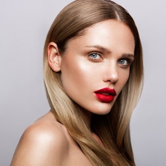 Czerwone usta - trend w makijażu, który nie przemija - zdjęcie produktu