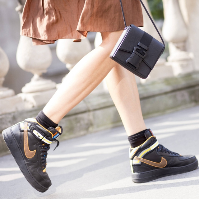 Damskie i męskie buty sportowe z wyprzedaży