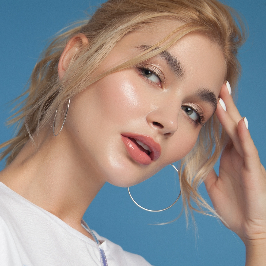 Dewy skin - trend w makijażu 2019