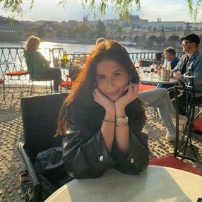 Doda i Roxie w „tenisowych” spódniczkach. Odważna miniówka jest teraz hitem