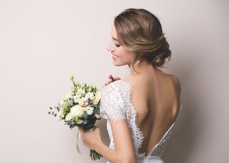 Fryzury ślubne 2024 – wybierz jedno z tych uczesań, a wypadniesz olśniewająco na swoim weselu  