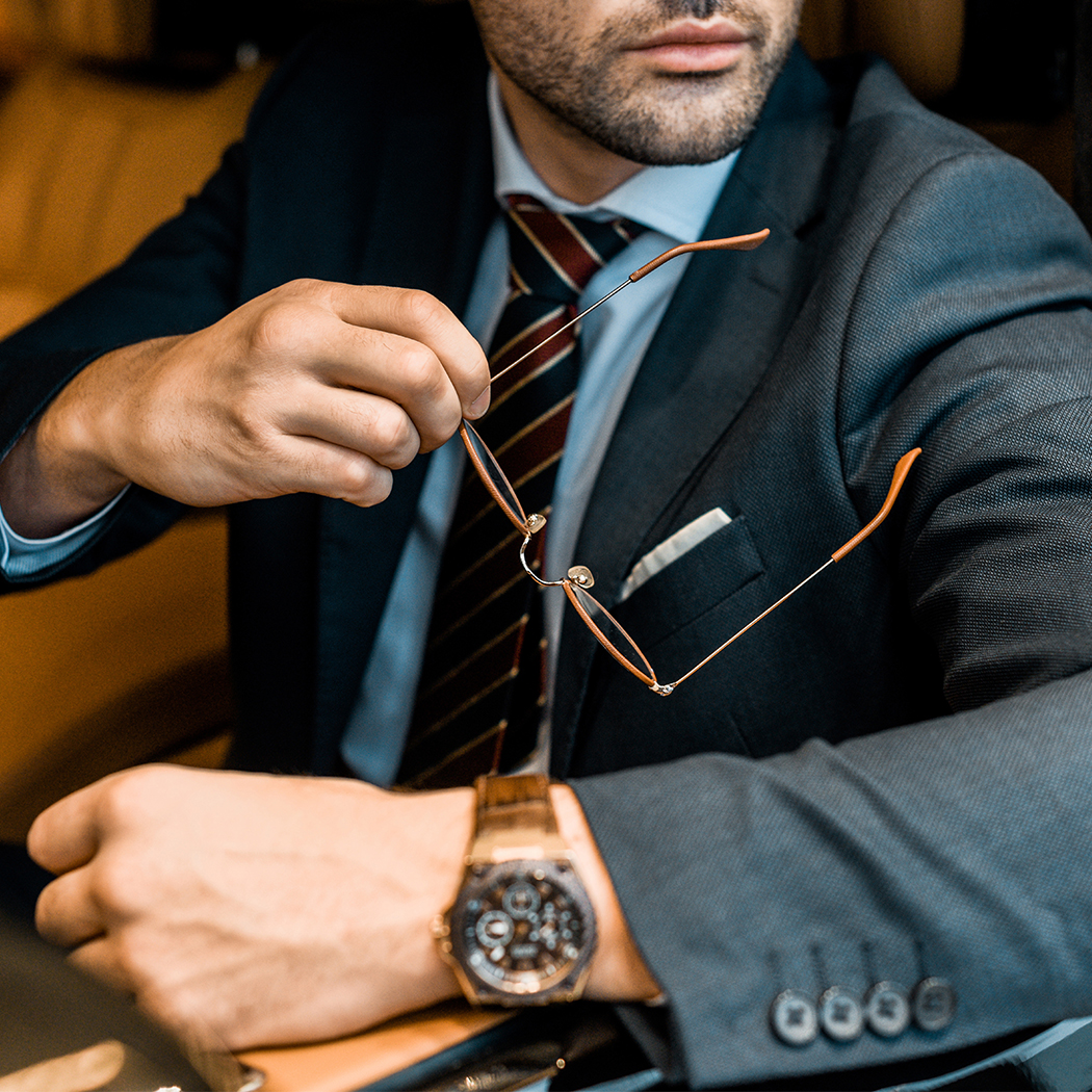 Idealny zegarek dla mężczyzny - jak go wybrać? Ranking modnych zegarków męskich