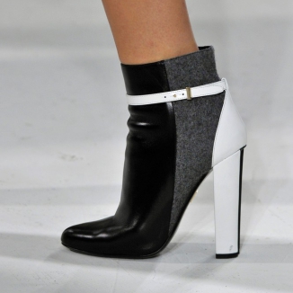 Inspiracje z wybiegów: botki na słupku