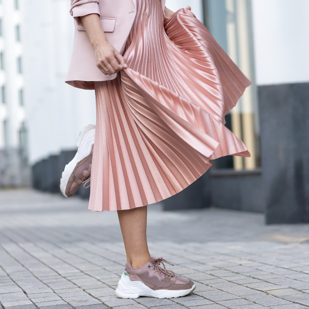 Jak dobierać buty damskie do sukienki? Poznaj najważniejsze zasady stylizacji [KOMPLEKSOWY PORADNIK]