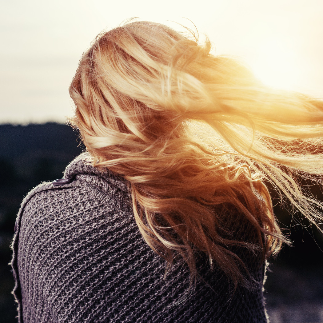 Jak naturalnie rozjaśnić włosy domowymi sposobami?