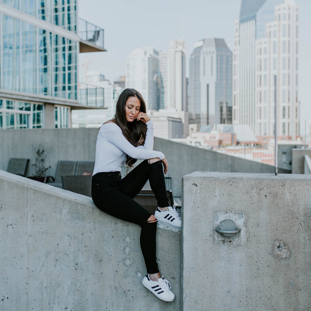 Jak nosić buty Adidas? Zobacz topowe stylizacje!