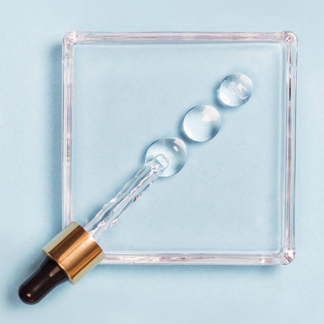 Jak stosować kwasy na twarz w domu? Wszystko, co musisz wiedzieć o zabiegach z kwasami [PORADNIK]