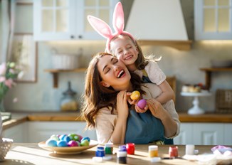 Jak udekorować dom na Wielkanoc? 8 pomysłów na aranżacje świąteczne, którymi zachwycisz domowników i gości 