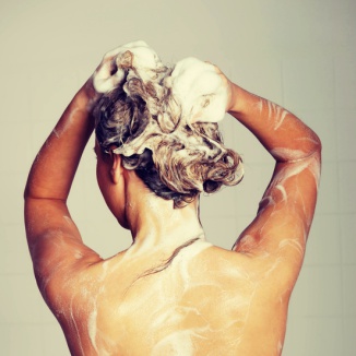 Jak zadbać o włosy jesienią?