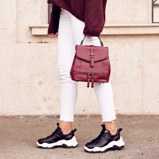 Jaka torebka pasuje do adidasów? Poznaj najlepsze pomysły na zestawy z torebką i sneakersami! - zdjęcie produktu