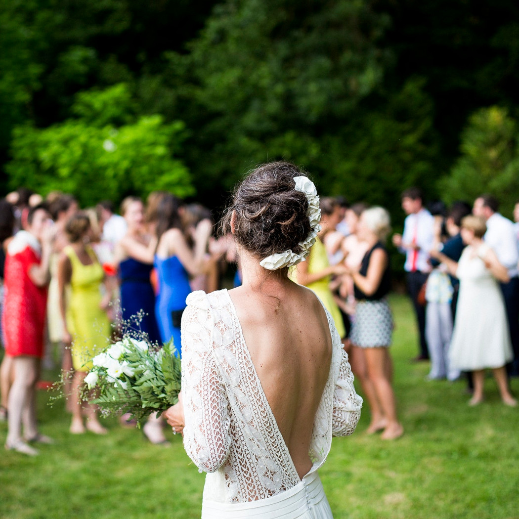 Jaki kolor sukienki na wesele? Podpowiadamy!