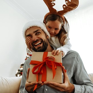 Jaki prezent dla taty na święta 2021 będzie najlepszy? TOP 10 pomysłów – nawet dla wymagającego ojca