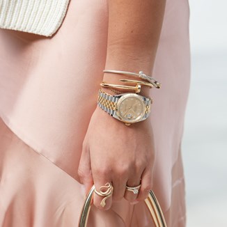 Jaki zegarek damski kupić – elegancki, sportowy, a może z wyższej półki? Kompleksowy przewodnik po czasomierzach dla kobiet