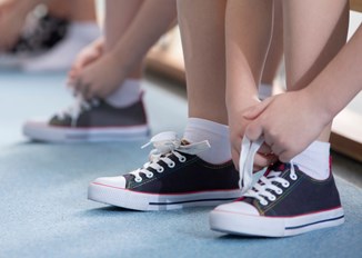 Jakie buty dla dziecka na WF należy wybrać? Sprawdź, zanim skompletujesz szkolną wyprawkę 