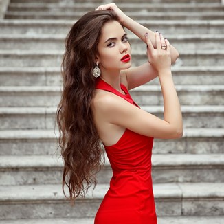 Jakie dobrać dodatki do czerwonej sukienki? - zdjęcie produktu