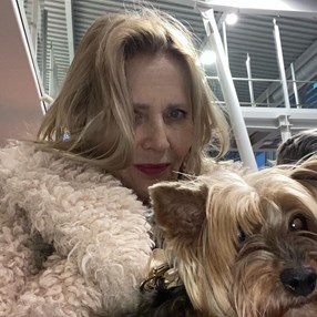 Jedyne buty na mrozy i pluchę. W Polsce każda z nas musi je mieć w szafie. Znana 70-latka pokazała je na Instagramie