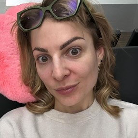 Klapki w stylu Narożnej to ulubiony model Polek. Znalazłam podobne za 50 zł