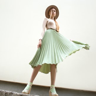 Komplet spódnica i top – modne stylizacje na wiosnę 2022, które robią wrażenie! - zdjęcie produktu