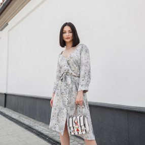 Krótkie sukienki na letnie wesele dla 40-latek. Wybrałam modele do 150 zł