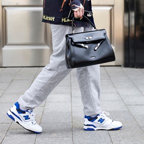 Kultowe adidasy mają konkurencję. New Balance 550 to hitowy model sneakersów na lato