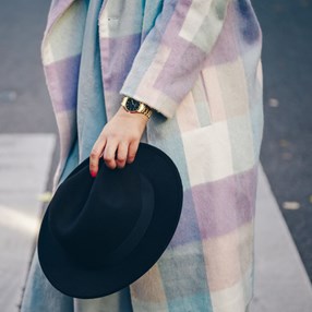 Lepiej biegnij do sklepu po ten płaszcz w kratę. Wyprzedają go teraz za połowę ceny w Big Star i Renee