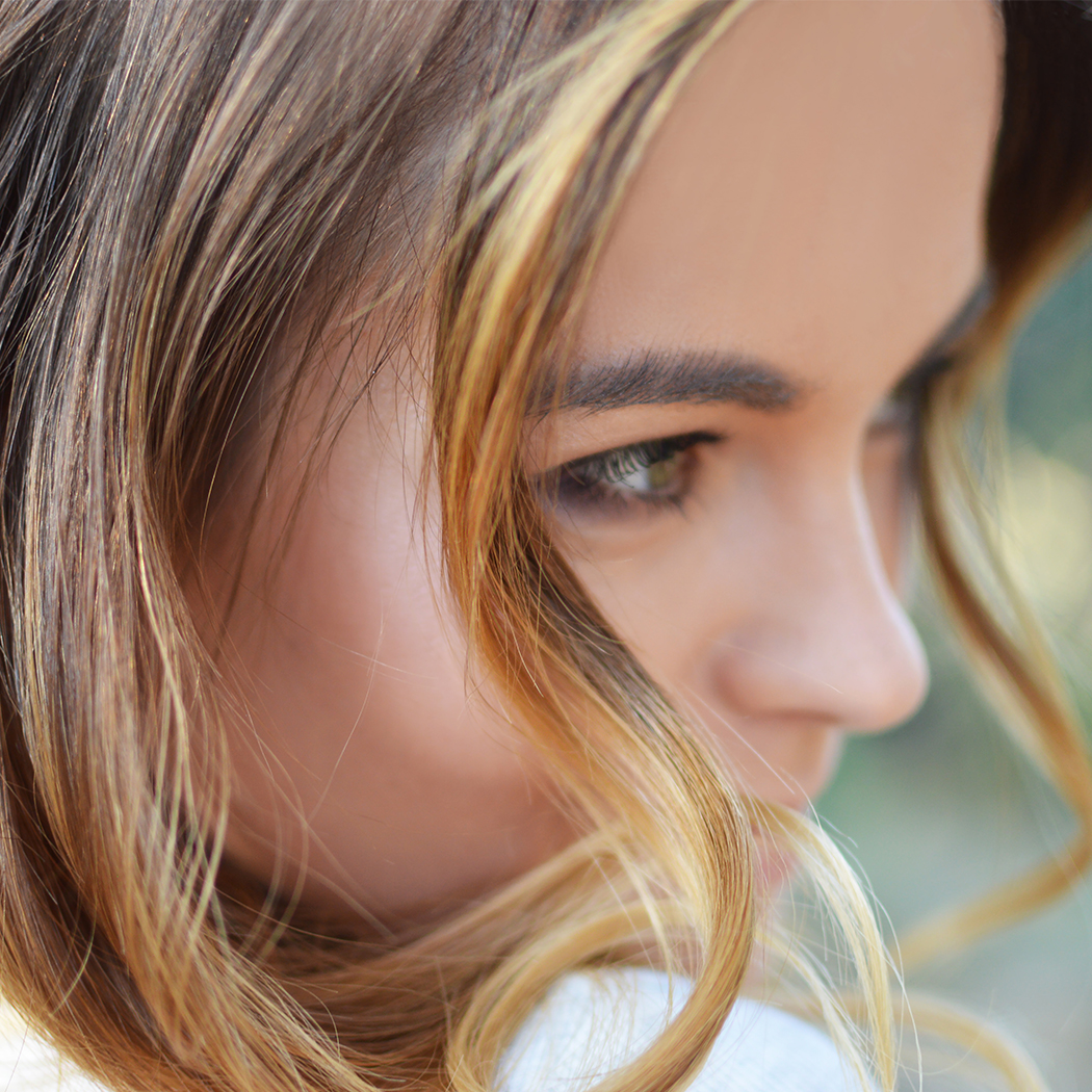 Makijaż dodający blasku - krok po kroku