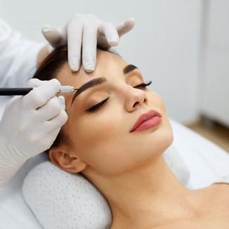 Makijaż permanentny brwi – metody, gojenie, cena i trwałość efektów. Wszystko co musisz wiedzieć