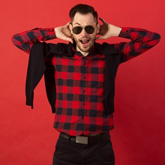 Męska koszula w kratę - jak ją nosić? Odkryj modne stylizacje na różne okazje! - zdjęcie produktu