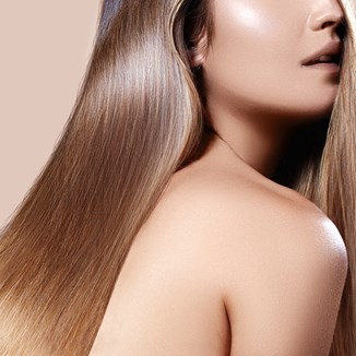 Mocne i zdrowe włosy - domowe sposoby na lśniącą fryzurę [Kompleksowy poradnik]