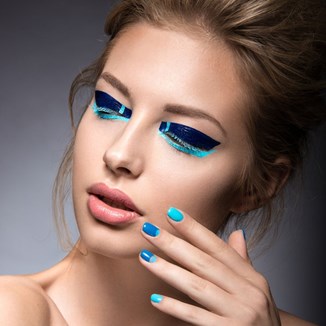 Mocne kolory na powiece – trend w makijażu na jesień-zimę 2019/2020 - zdjęcie produktu