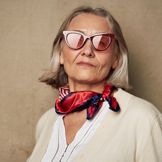 Moda dla 60-latki – gustowne stylizacje dla pań po sześćdziesiątce